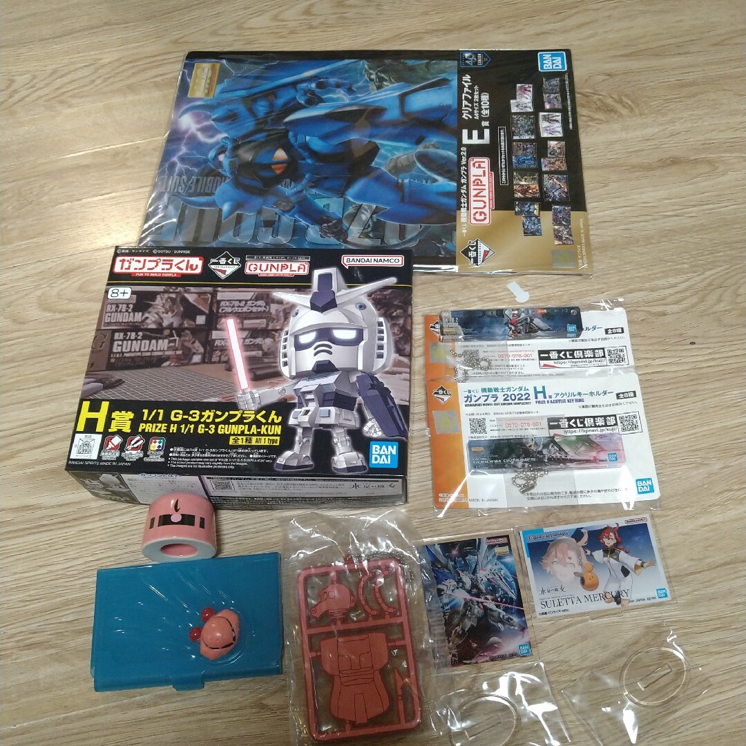 ガンダム一番くじセット　キーホルダー　シャアザクペン立て　ズゴックカードケース エンタメ/ホビーのアニメグッズ(キーホルダー)の商品写真