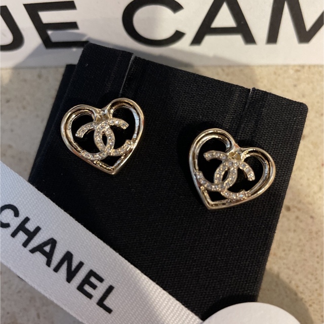 新品　2022年　CHANEL  ハートピアス