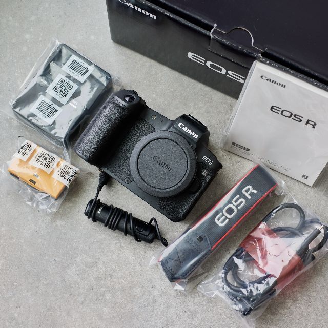 キヤノン　canon eos r 美品　ミラーレス　一眼　カメラ