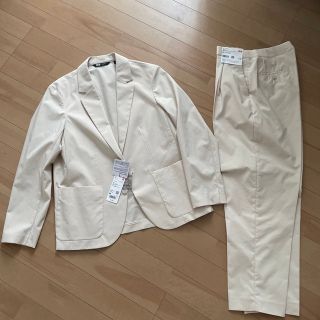 ユニクロ(UNIQLO)のユニクロ　セオリー　感動ジャケット　感動タックイージーパンツ　M 新品タグ付き(テーラードジャケット)