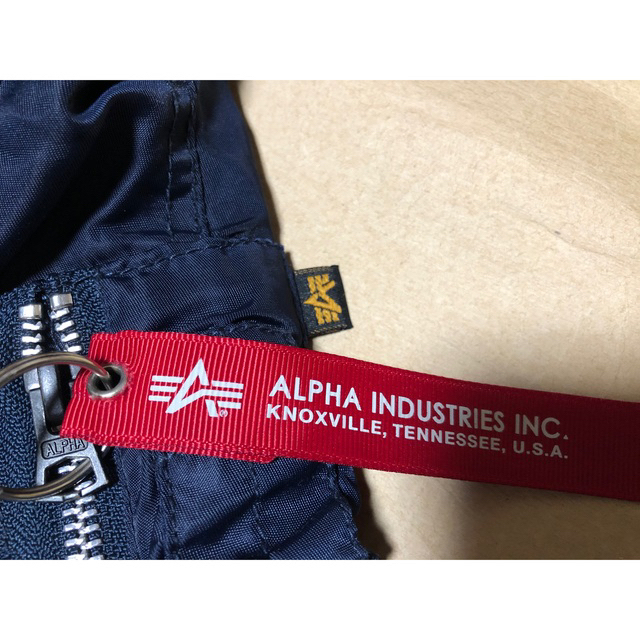 ALPHA INDUSTRIES(アルファインダストリーズ)のALPHA INDUSTRIES アルファインダストリーズ　リボンフラッグ メンズのファッション小物(キーホルダー)の商品写真