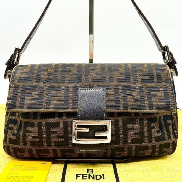 FENDI - FENDI フェンディ ズッカ柄 FF金具 マンマバケット ショルダー