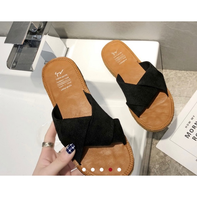 【夏物セール】韓国フラットサンダル 黒　24cm Lサイズ　新品 レディースの靴/シューズ(サンダル)の商品写真