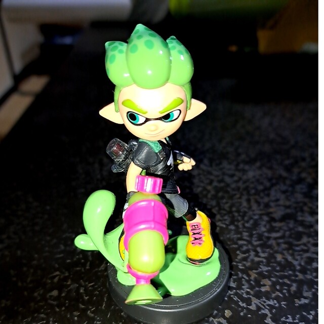 Nintendo Switch(ニンテンドースイッチ)のスプラトゥーン2アミーボ amiibo ネオングリーン ボーイ スプラトゥーンボ エンタメ/ホビーのフィギュア(ゲームキャラクター)の商品写真