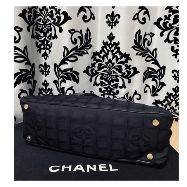 CHANEL(シャネル)のCHANEL シャネル　トラベルライン　ショルダーバッグ  レディースのバッグ(ショルダーバッグ)の商品写真