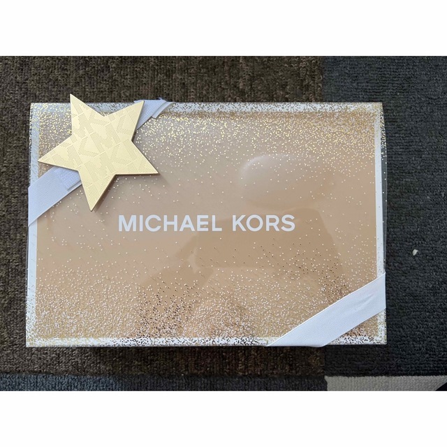 Michael Kors(マイケルコース)の⭐️マイケルコース 空箱⭐️フォロー割対象商品 インテリア/住まい/日用品のオフィス用品(ラッピング/包装)の商品写真