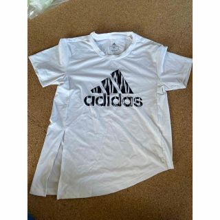 アディダス(adidas)のadidasTシャツ(Tシャツ/カットソー(半袖/袖なし))