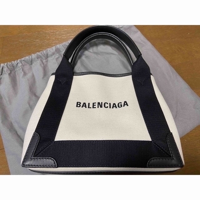 BALENCIAGA BAG(バレンシアガバッグ)のバレンシアガ　ネイビーカバスXS トートバッグ レディースのバッグ(トートバッグ)の商品写真