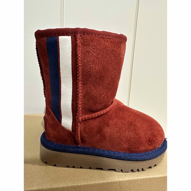 UGG(アグ)のムートンブーツ キッズ/ベビー/マタニティのキッズ靴/シューズ(15cm~)(ブーツ)の商品写真