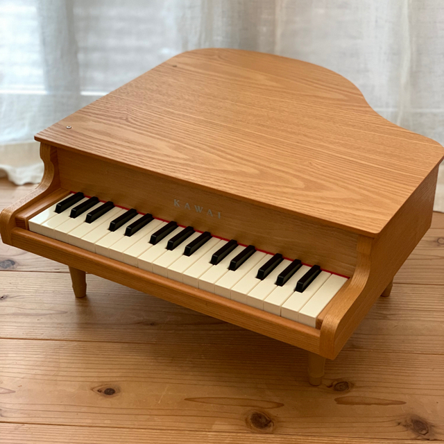 グランドピアノ型カワイミニピアノ