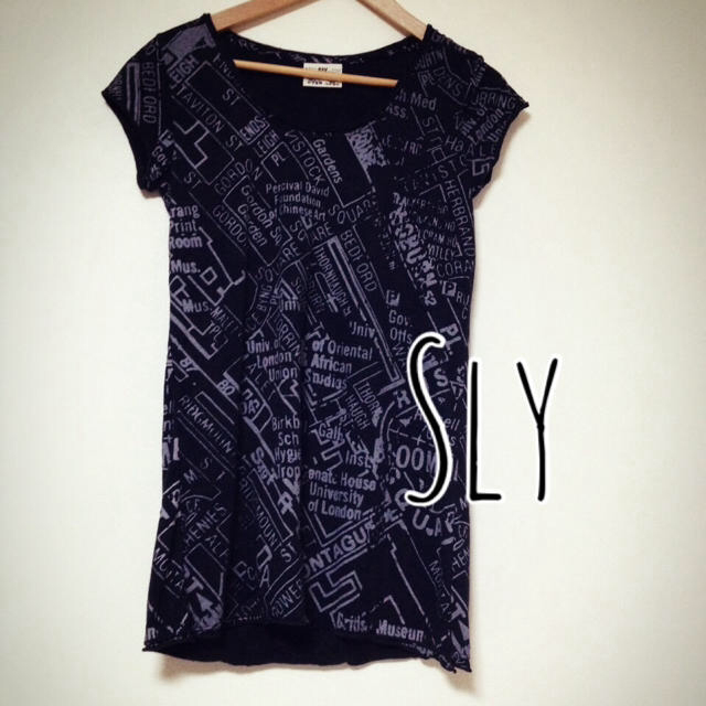 SLY(スライ)のSLY グラフィックTシャツ レディースのトップス(Tシャツ(半袖/袖なし))の商品写真