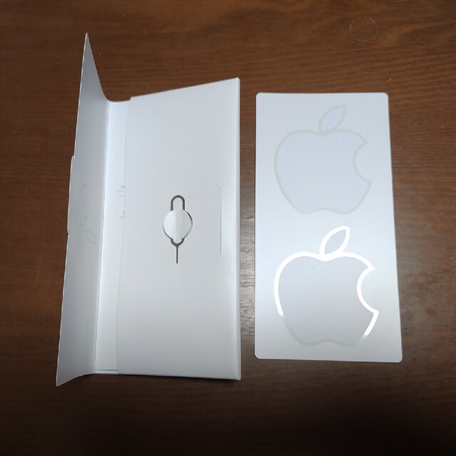Apple(アップル)のsimピン&ロゴシール スマホ/家電/カメラのスマホアクセサリー(その他)の商品写真