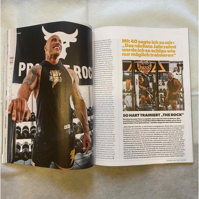 Men's Health Dwayne Johnson 洋書  エンタメ/ホビーの雑誌(専門誌)の商品写真