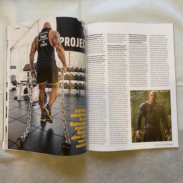 Men's Health Dwayne Johnson 洋書  エンタメ/ホビーの雑誌(専門誌)の商品写真