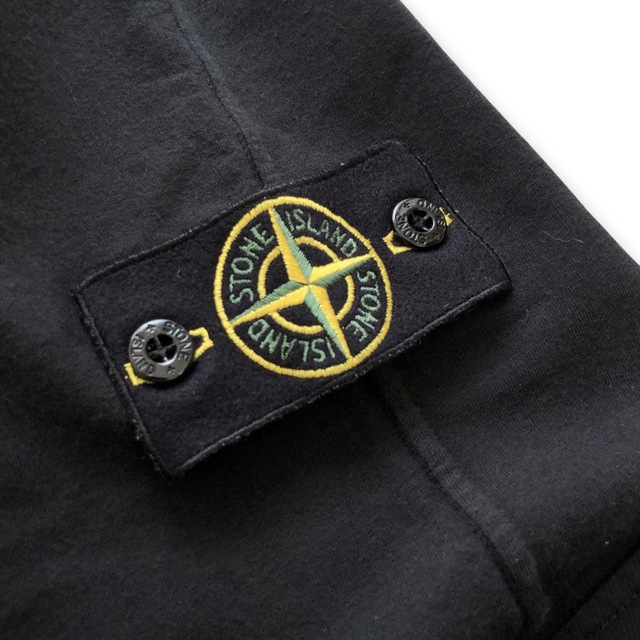 STONE ISLAND(ストーンアイランド)の【美品！】ストーンアイランド アームパッチ クルーネックスウェット M ブラック メンズのトップス(スウェット)の商品写真