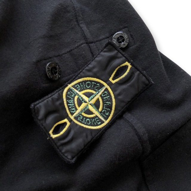 STONE ISLAND(ストーンアイランド)の【美品！】ストーンアイランド アームパッチ クルーネックスウェット M ブラック メンズのトップス(スウェット)の商品写真