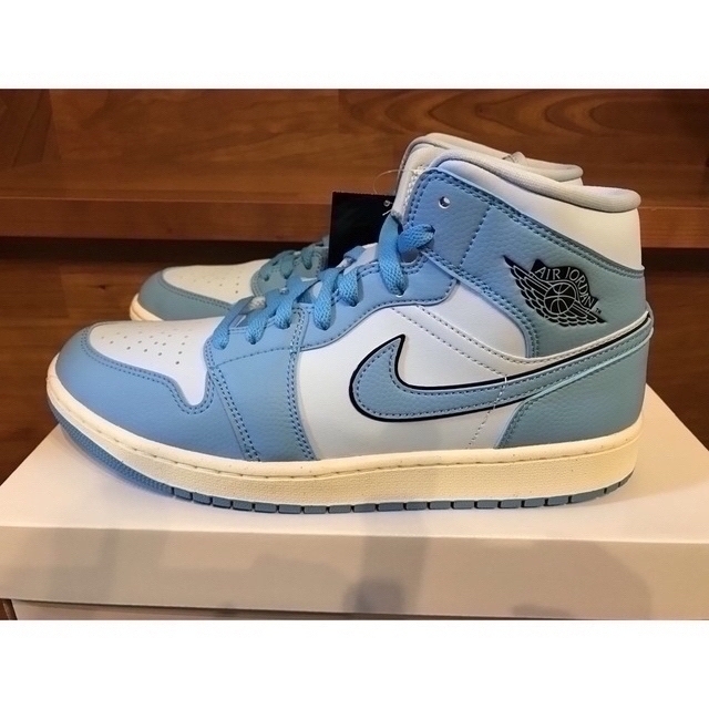 Air Jordan 1 Mid SE "University Blue"