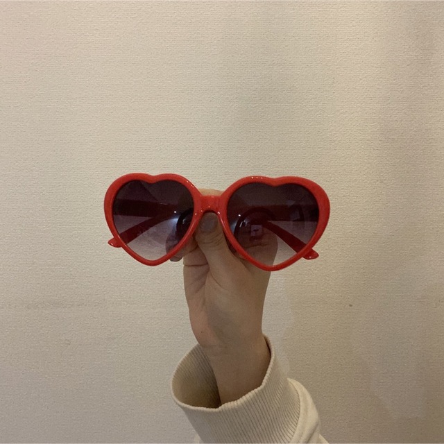 WEGO(ウィゴー)の赤 ハートサングラス レディースのファッション小物(サングラス/メガネ)の商品写真