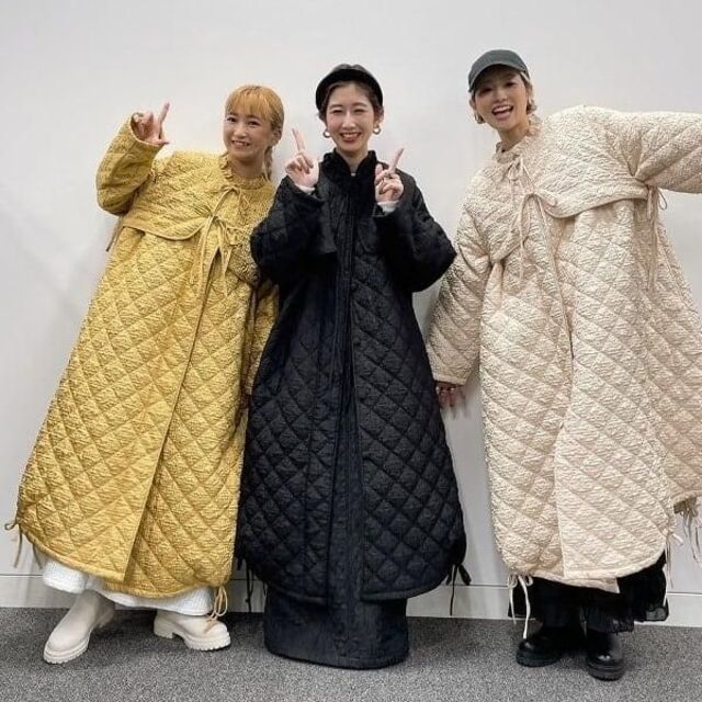 お手軽価格で贈りやすい Aya × CAROLINA GLASER ベスト付きコート