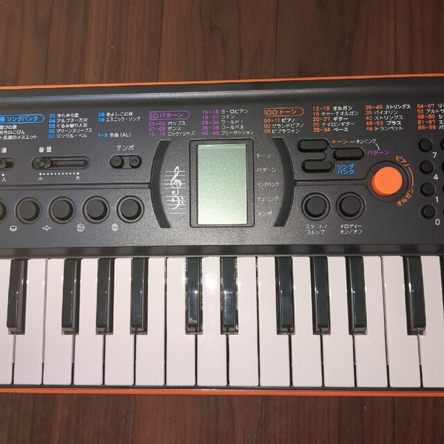 CASIO(カシオ)のCASIO 44ミニ鍵盤 電子キーボード SA-76 ブラック&オレンジ 楽器の鍵盤楽器(電子ピアノ)の商品写真