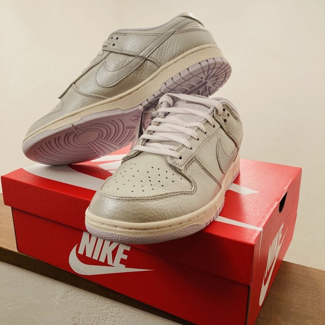 NIKE(ナイキ)の【新品未使用】NIKE DUNK LOW SE METALLIC SILVER メンズの靴/シューズ(スニーカー)の商品写真