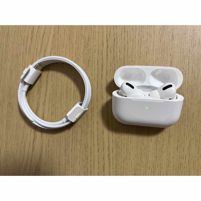 Apple(アップル)のAirpods pro（第一世代） スマホ/家電/カメラのオーディオ機器(ヘッドフォン/イヤフォン)の商品写真