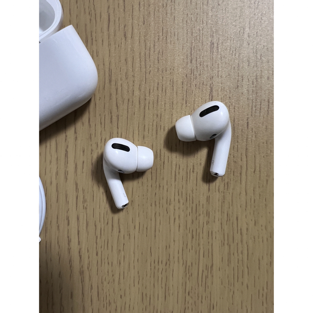 Apple(アップル)のAirpods pro（第一世代） スマホ/家電/カメラのオーディオ機器(ヘッドフォン/イヤフォン)の商品写真