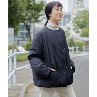 ユナイテッドアローズグリーンレーベルリラクシング(UNITED ARROWS green label relaxing)の美品　ステッチ レス ノーカラー ダウン コート -撥水-(ダウンコート)