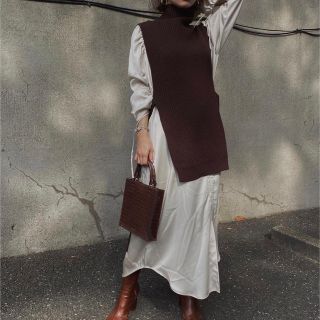 アメリヴィンテージ(Ameri VINTAGE)のVEST LAYERD SHIRT DRESS ブラウン※最終お値下げ(ロングワンピース/マキシワンピース)