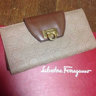 フェラガモ(Ferragamo)のフェラガモ長財布♡(財布)