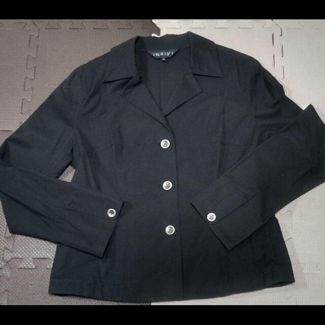 INDIVI(インディヴィ)の美品　INDIVI インディヴィ テーラードジャケット 　サイズ44　黒色 レディースのジャケット/アウター(テーラードジャケット)の商品写真