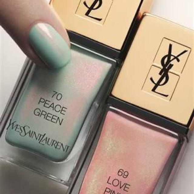 Yves Saint Laurent Beaute(イヴサンローランボーテ)のバナバナ様イヴサンローラン ラ ラッククチュール70番 コスメ/美容のネイル(マニキュア)の商品写真