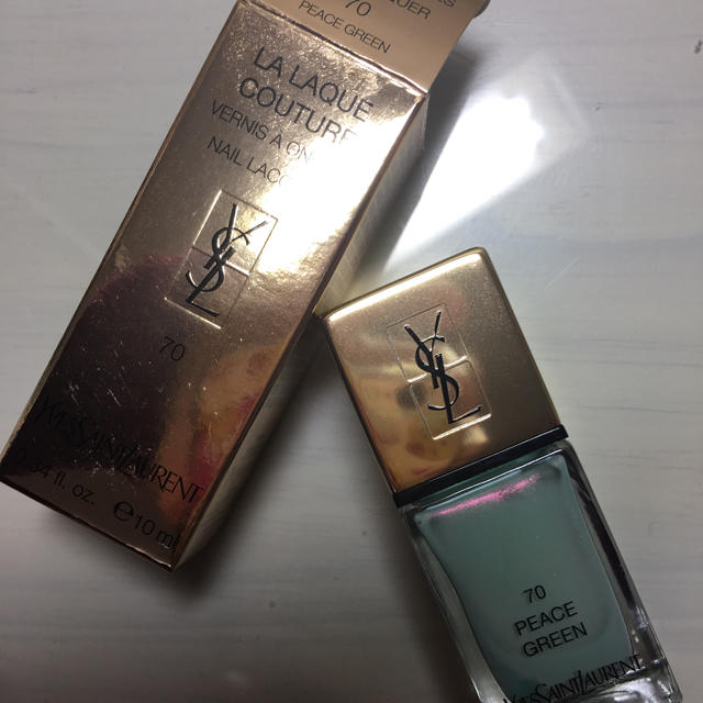 Yves Saint Laurent Beaute(イヴサンローランボーテ)のバナバナ様イヴサンローラン ラ ラッククチュール70番 コスメ/美容のネイル(マニキュア)の商品写真