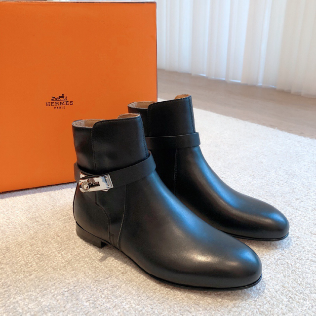 価格は安く Hermes - 未使用保管品 Hermesエルメス靴 人気ショート