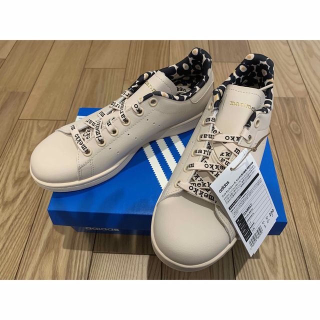 【新品】adidas×marimekko スタンスミス　23cmベージュスニーカー