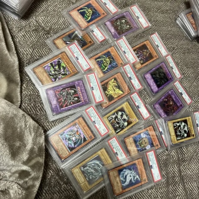 遊戯王(ユウギオウ)の遊戯王　旧レリーフ　PSA9   極美品　16枚セット エンタメ/ホビーのトレーディングカード(シングルカード)の商品写真