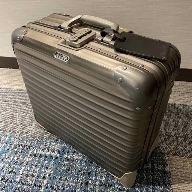 RIMOWA - 【美品】静音タイヤ交換済　2輪 リモワ チタニウム トローリー 28L トパーズ