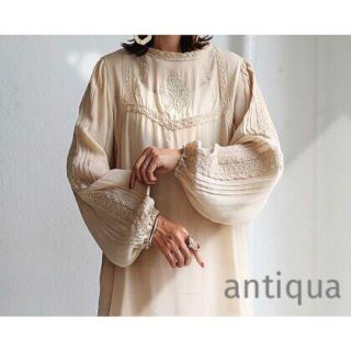 アンティカ(antiqua)の【美品】antiqua　レーヨンシアーブラウス　バルーンスリーブ　レース刺繍(シャツ/ブラウス(長袖/七分))