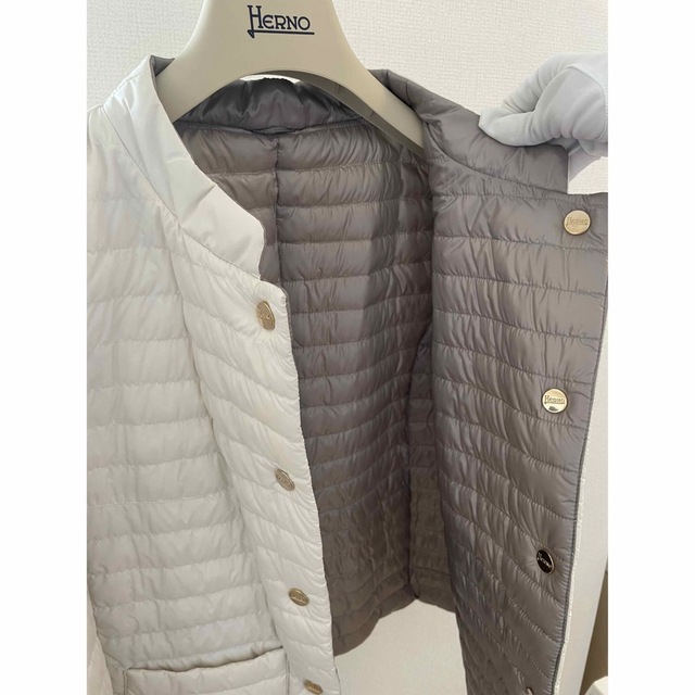 HERNO - 美品 ヘルノ クラウディア ホワイト 超軽量リバーシブル HERNO - 美品 ヘルノ クラウディア ホワイト 超軽量リバーシブル