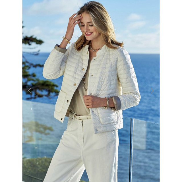 HERNO - 美品 ヘルノ クラウディア ホワイト 超軽量リバーシブル HERNO - 美品 ヘルノ クラウディア ホワイト 超軽量リバーシブル