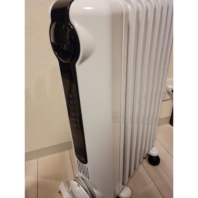 DeLonghi(デロンギ)のJRE0812 スマホ/家電/カメラの冷暖房/空調(オイルヒーター)の商品写真