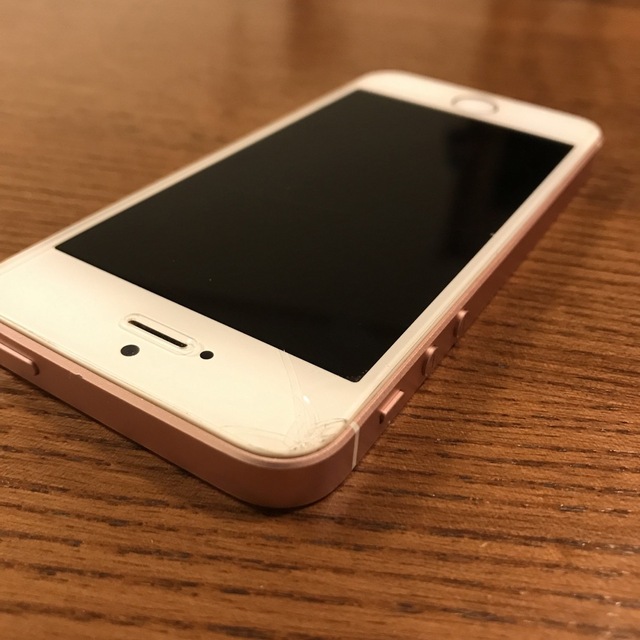iPhone(アイフォーン)のiPhone SE 第一世代　ローズゴールド スマホ/家電/カメラのスマートフォン/携帯電話(スマートフォン本体)の商品写真