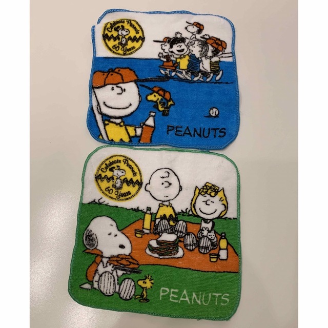 SNOOPY(スヌーピー)の未使用 PEANUTS スヌーピー ミニハンカチまとめ売り 2枚 16cmくらい エンタメ/ホビーのアニメグッズ(タオル)の商品写真