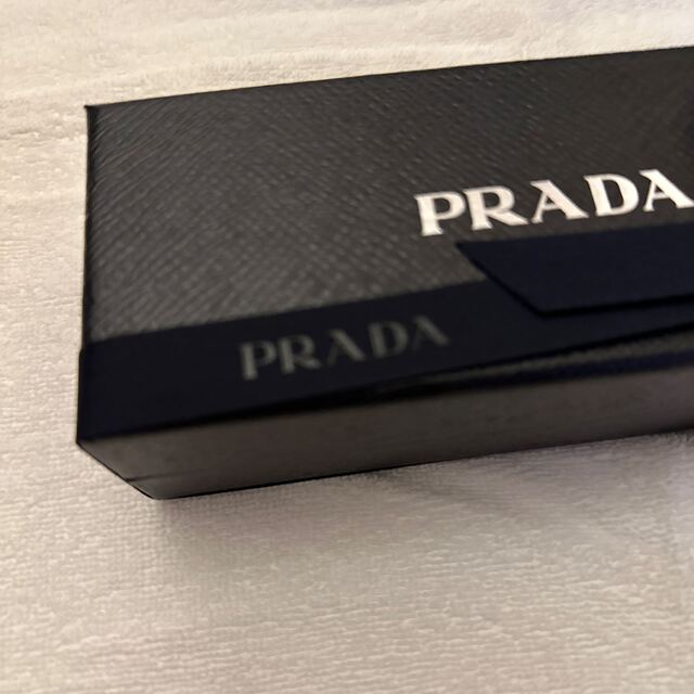 PRADA(プラダ)のプラダ　箱&リボン　新品 インテリア/住まい/日用品のオフィス用品(ラッピング/包装)の商品写真