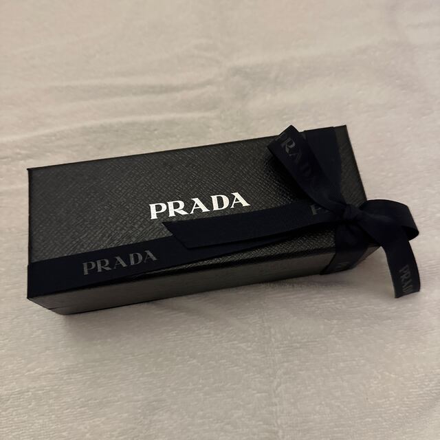 PRADA(プラダ)のプラダ　箱&リボン　新品 インテリア/住まい/日用品のオフィス用品(ラッピング/包装)の商品写真