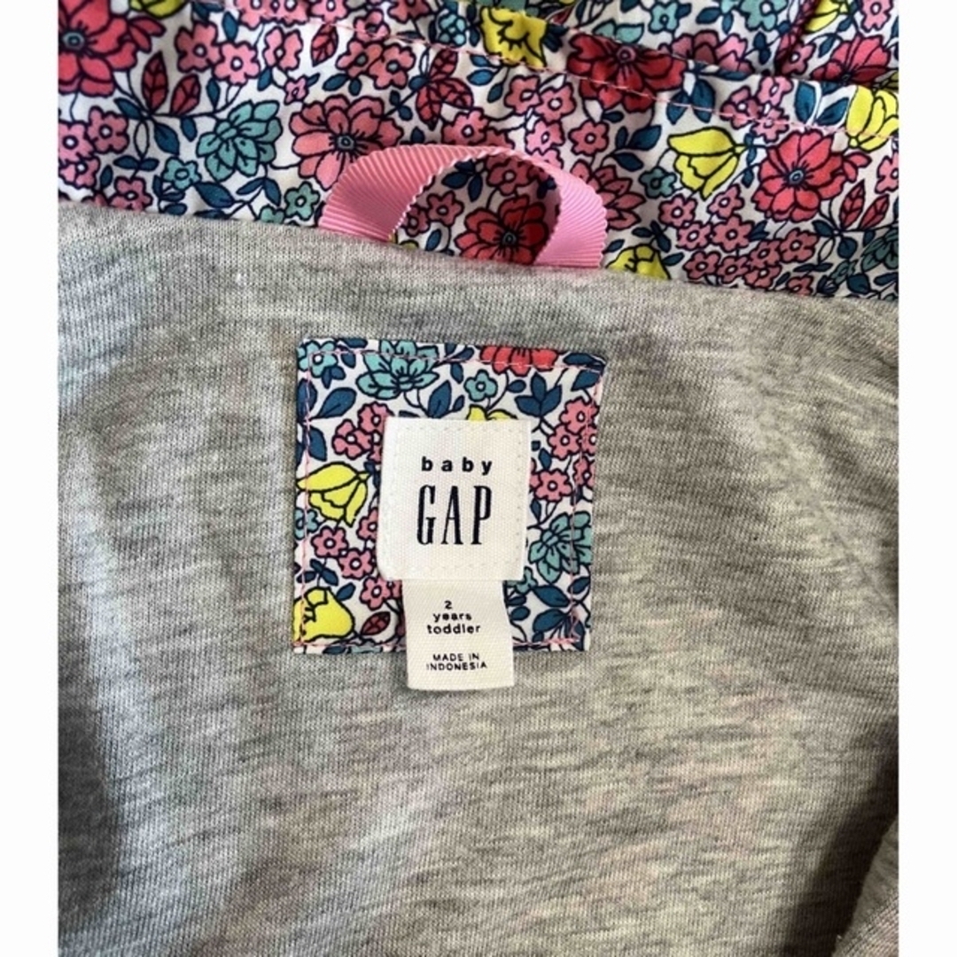 babyGAP(ベビーギャップ)の★ひーちゃん様専用★ baby GAP ウィンドブレーカー 花柄 90 キッズ/ベビー/マタニティのキッズ服女の子用(90cm~)(ジャケット/上着)の商品写真