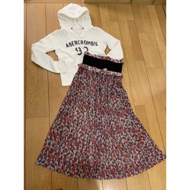 Abercrombie&Fitch(アバクロンビーアンドフィッチ)の２枚組　❤️Abercrombie&Fitch❤️ レディースのトップス(パーカー)の商品写真