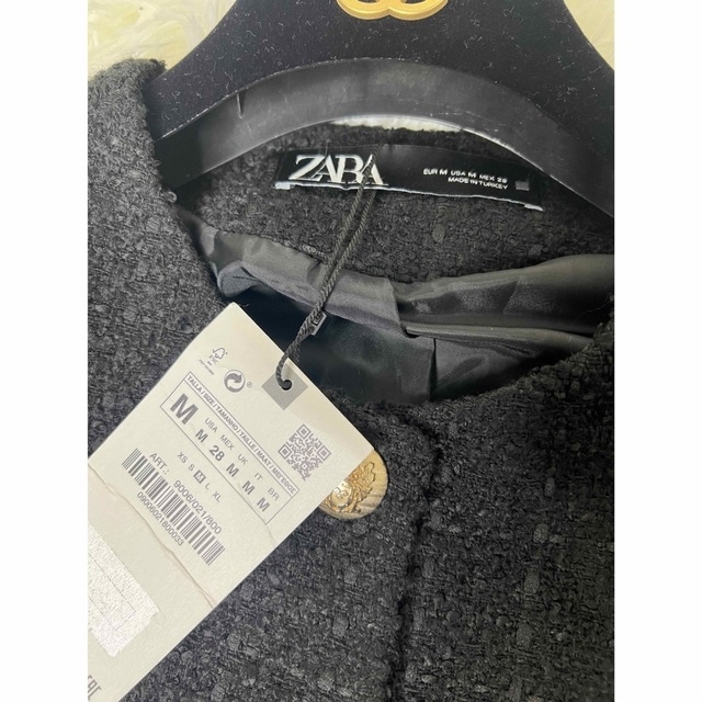 ZARA(ザラ)の【新品未使用】ZARA ツイードジャケット ゴールドボタン Mサイズ ブラック レディースのジャケット/アウター(ノーカラージャケット)の商品写真
