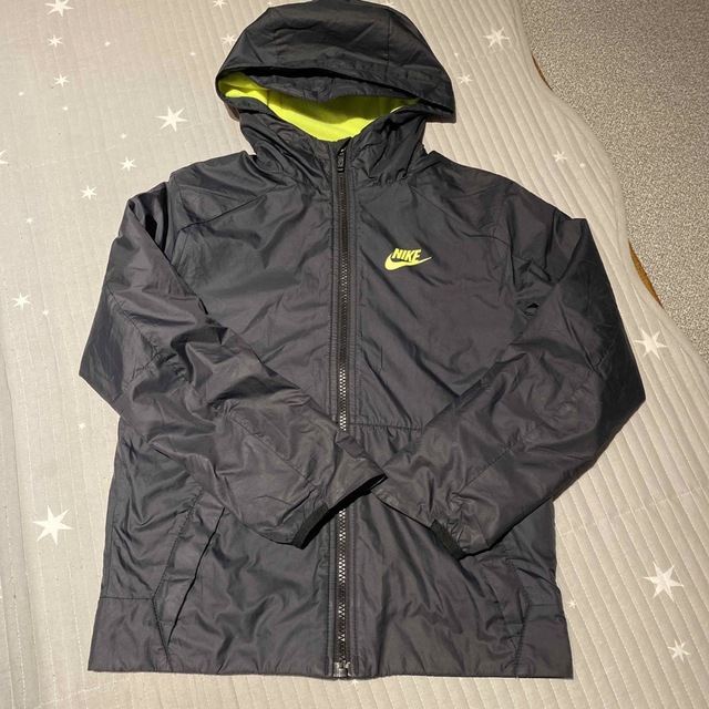 NIKE(ナイキ)のNIKE 130から140 キッズ/ベビー/マタニティのキッズ服男の子用(90cm~)(ジャケット/上着)の商品写真