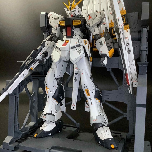 RG RX-93 νガンダム　塗装済完成品エンタメ/ホビー